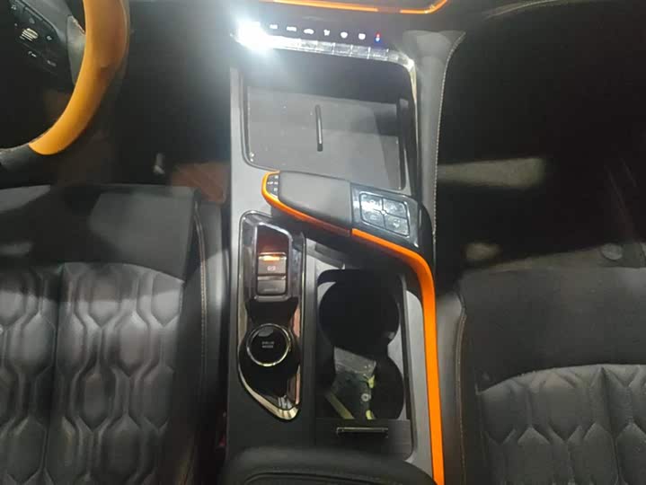 Фото 16 - Changan UNI-T