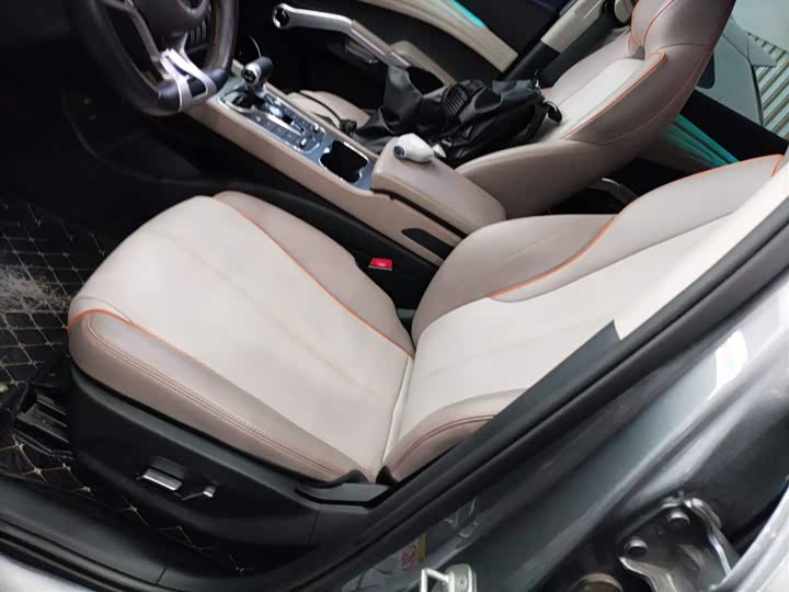 Фото 15 - BYD Yuan Plus