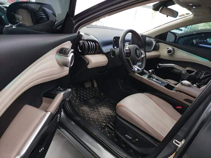 Фото 16 - BYD Yuan Plus