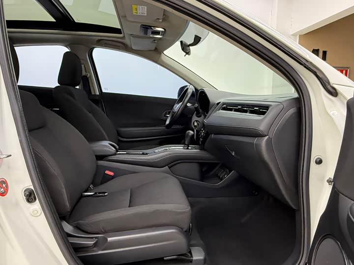 Фото 14 - Honda Vezel