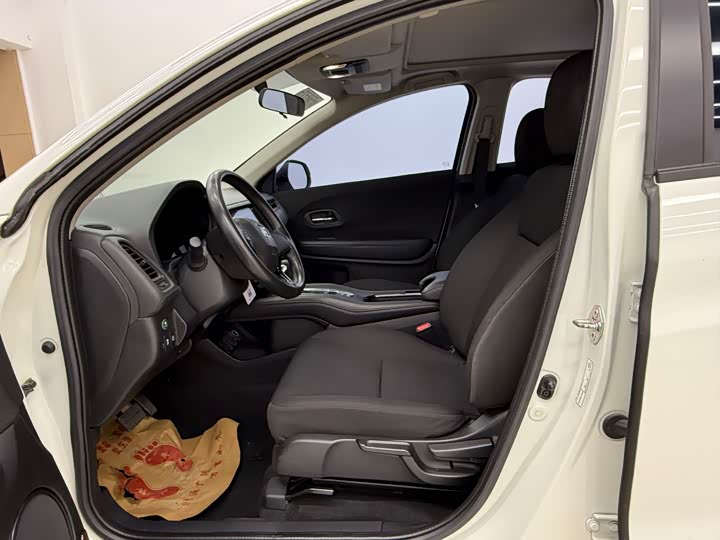 Фото 7 - Honda Vezel