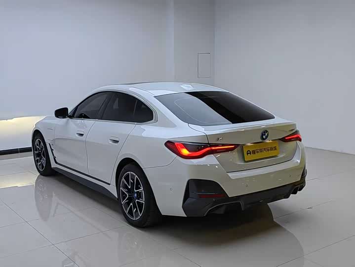 Фото 10 - BMW i4