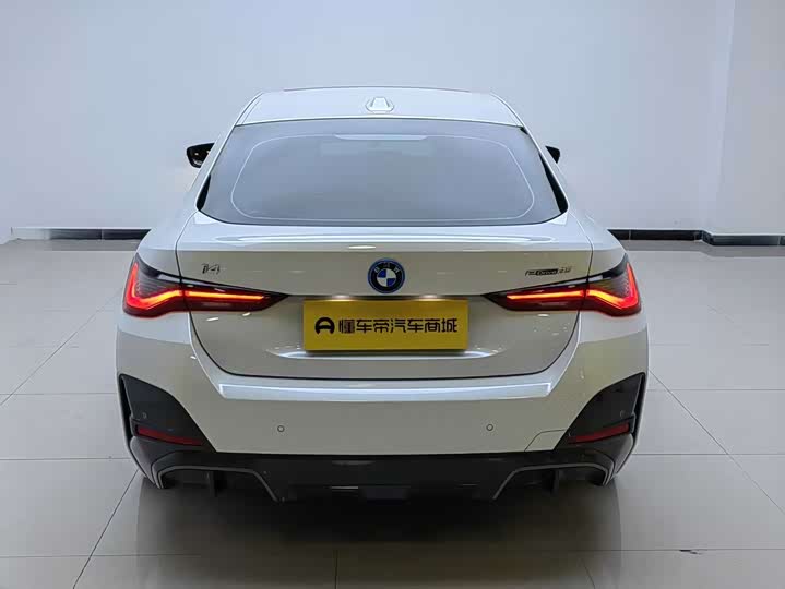 Фото 14 - BMW i4