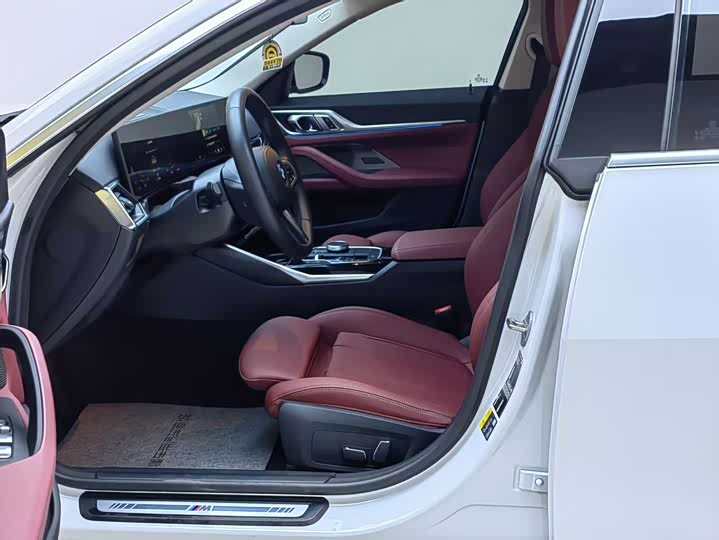 Фото 18 - BMW i4