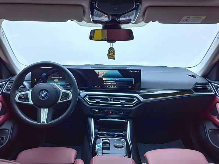Фото 8 - BMW i4