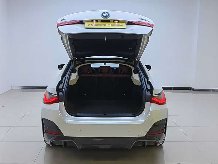 Фото 9 - BMW i4