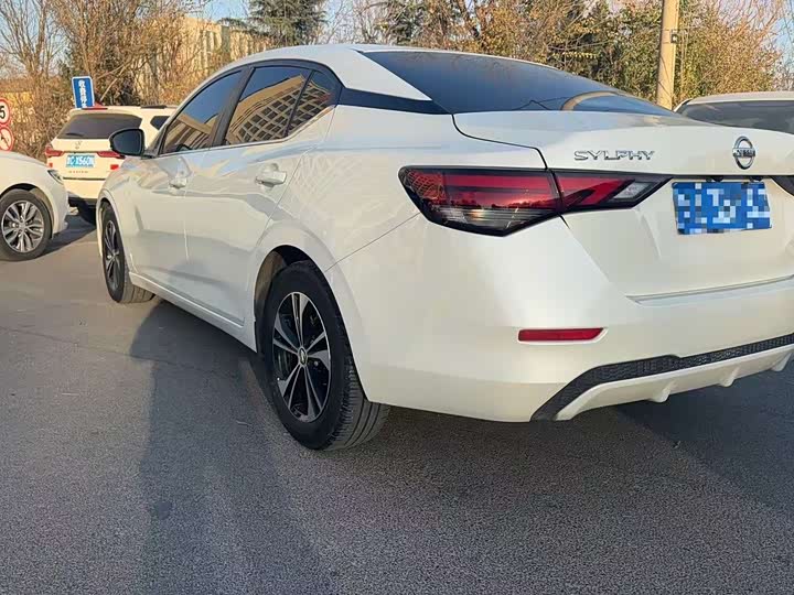 Фото 2 - Nissan Sylphy