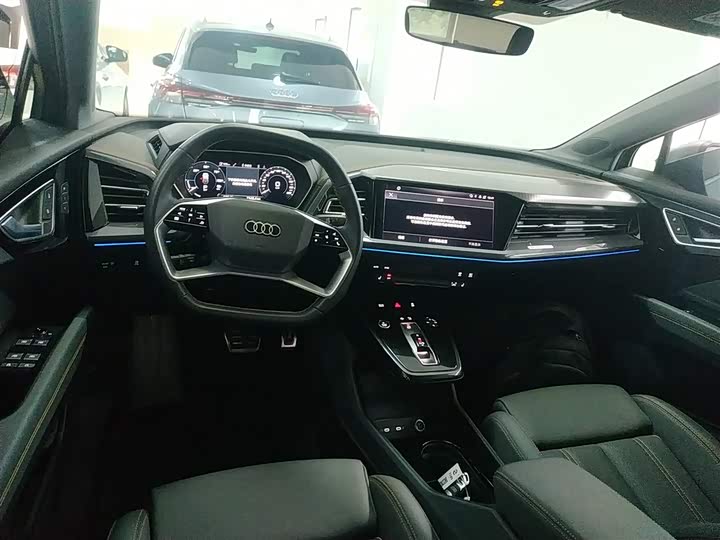 Фото 10 - Audi Q4 e-tron