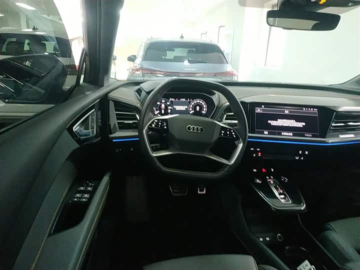 Фото 11 - Audi Q4 e-tron