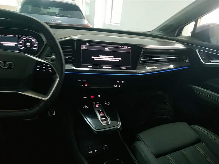 Фото 13 - Audi Q4 e-tron