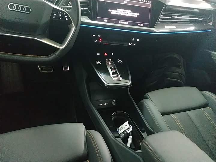 Фото 14 - Audi Q4 e-tron