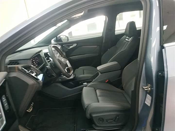 Фото 15 - Audi Q4 e-tron