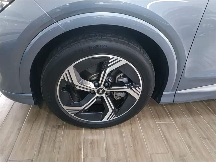 Фото 23 - Audi Q4 e-tron