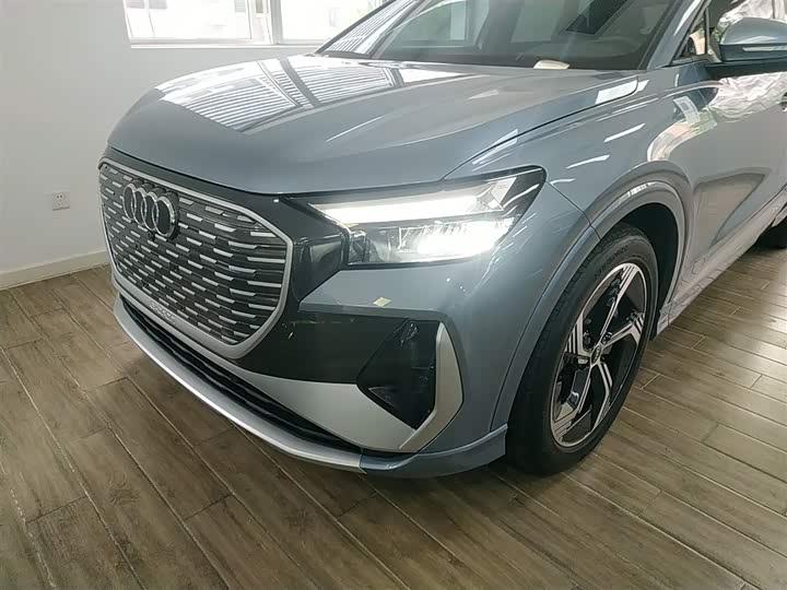 Фото 24 - Audi Q4 e-tron