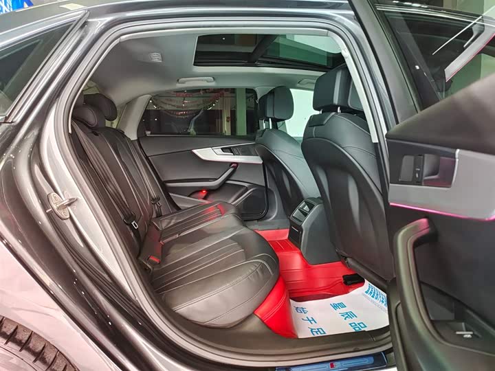 Фото 14 - Audi A4L