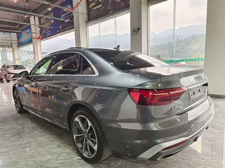 Фото 4 - Audi A4L