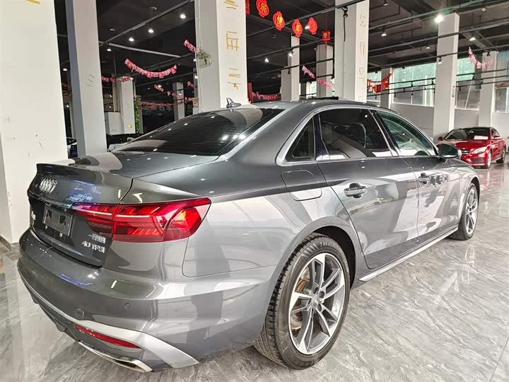 Фото 6 - Audi A4L