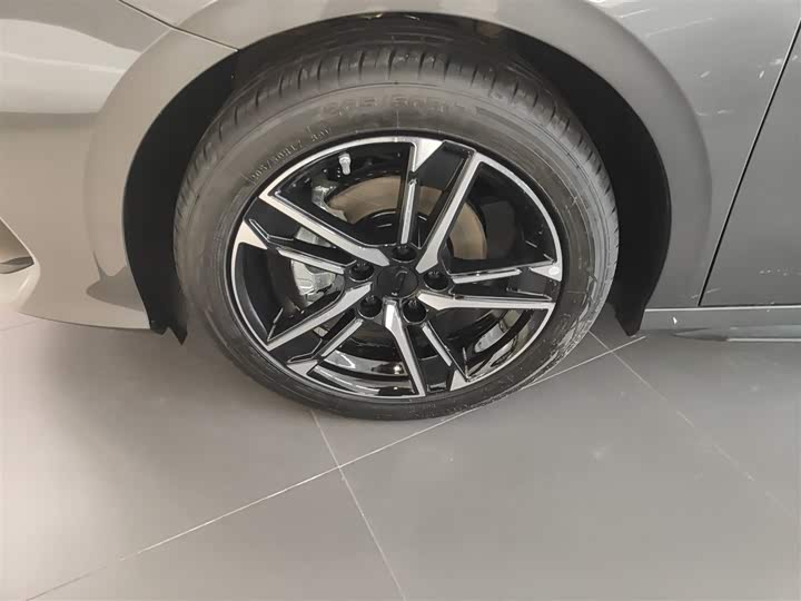 Фото 23 - Geely Binrui