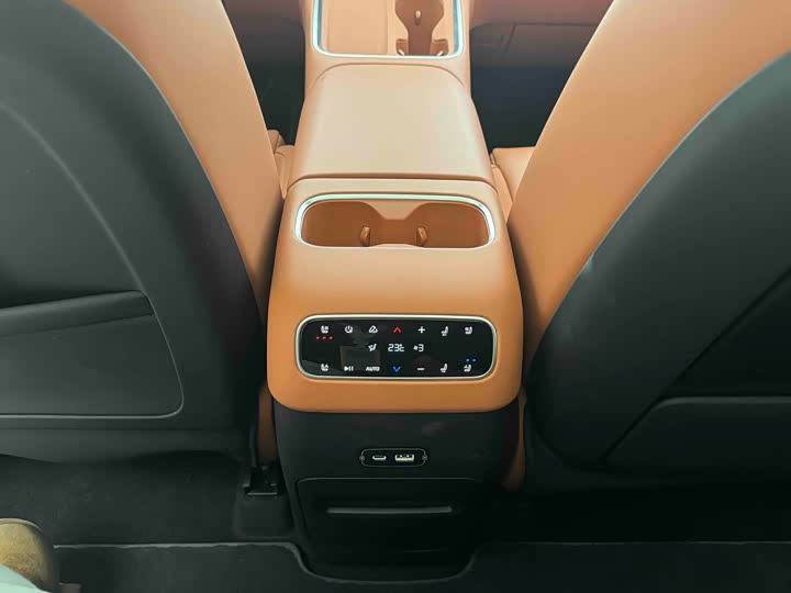 Фото 18 - Leapmotor C16