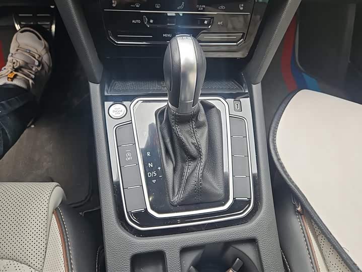 Фото 16 - Volkswagen Magotan