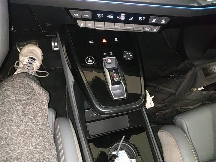 Фото 14 - Audi Q4 e-tron