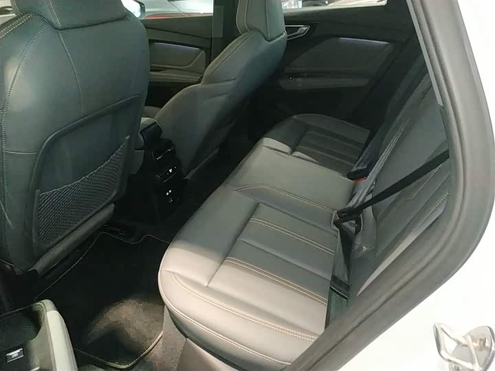 Фото 17 - Audi Q4 e-tron