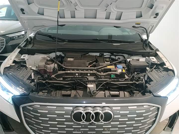 Фото 20 - Audi Q4 e-tron