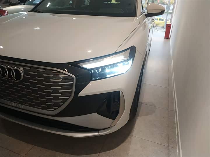 Фото 24 - Audi Q4 e-tron