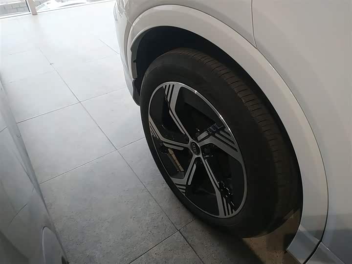 Фото 26 - Audi Q4 e-tron