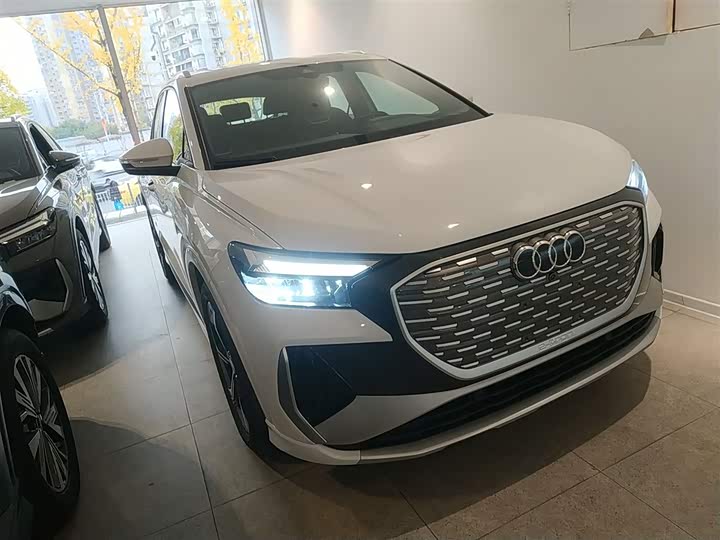 Фото 4 - Audi Q4 e-tron