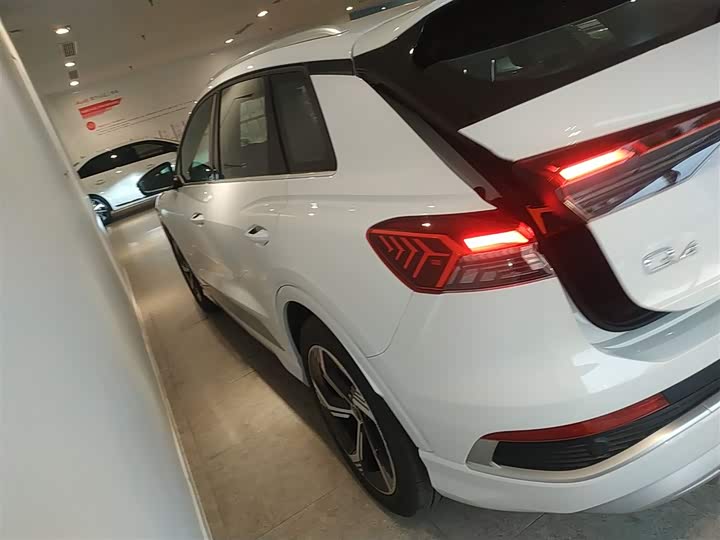 Фото 5 - Audi Q4 e-tron