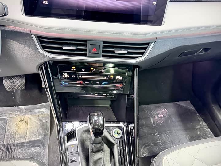 Фото 13 - Volkswagen Tayron