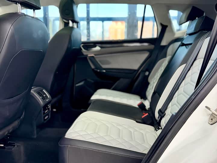 Фото 16 - Volkswagen Tayron