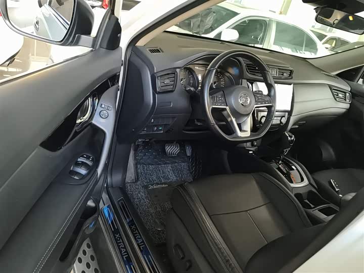 Фото 16 - Nissan X-Trail