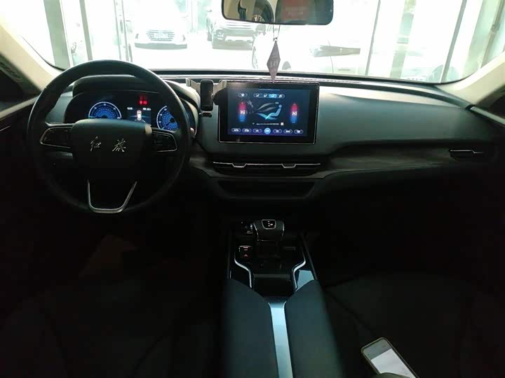 Фото 10 - Hongqi E-QM5