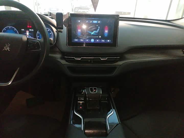 Фото 13 - Hongqi E-QM5