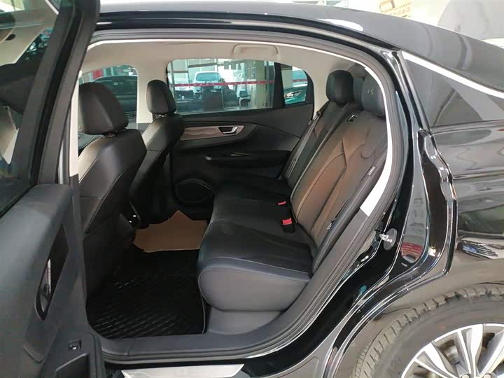 Фото 17 - Hongqi E-QM5