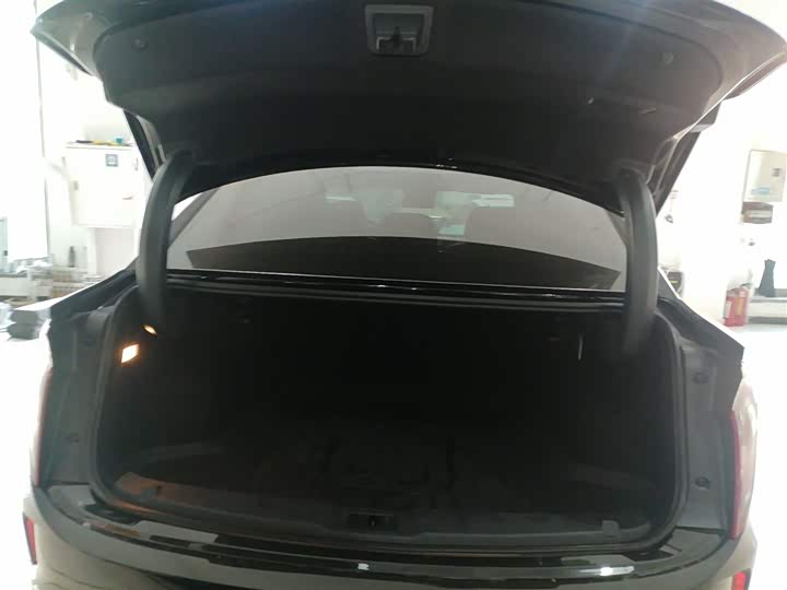 Фото 19 - Hongqi E-QM5