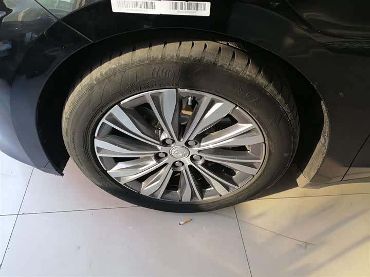 Фото 23 - Hongqi E-QM5