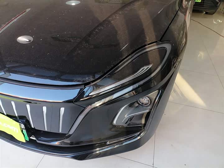 Фото 24 - Hongqi E-QM5