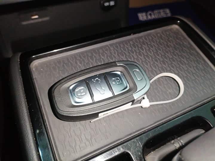 Фото 9 - Hongqi E-QM5