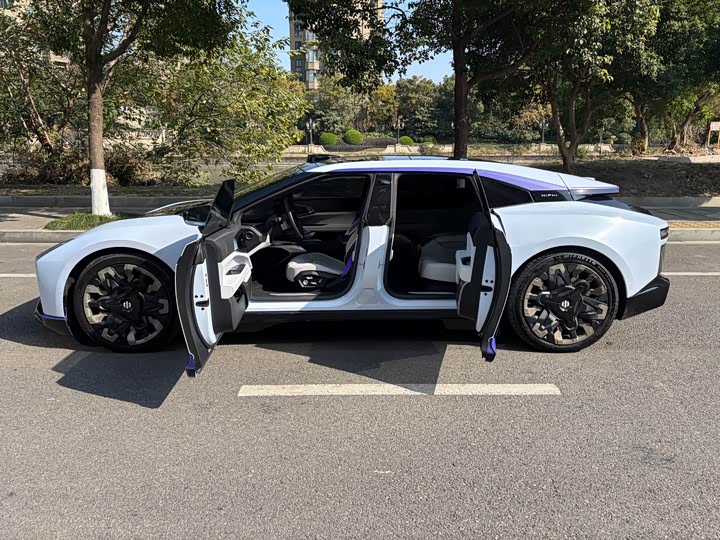 Фото 10 - HiPhi Z