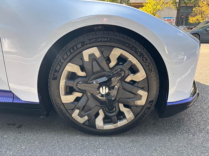 Фото 11 - HiPhi Z