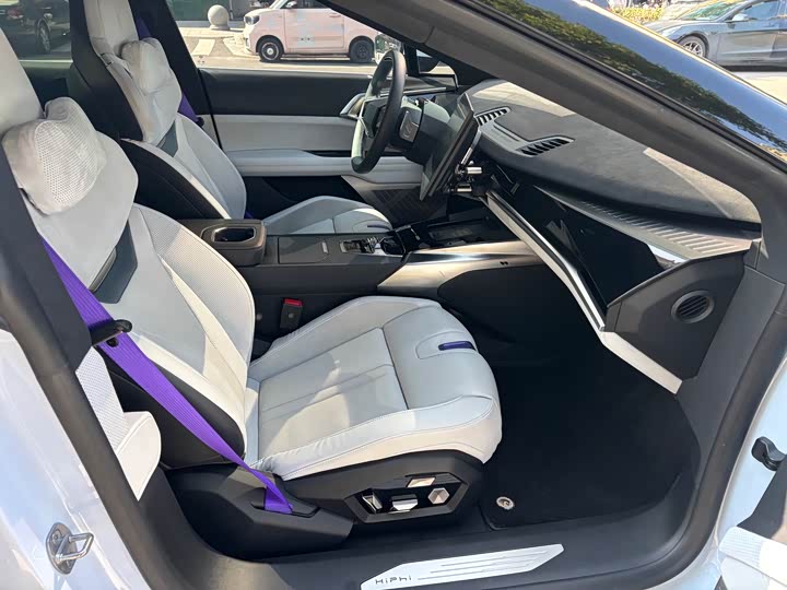 Фото 13 - HiPhi Z