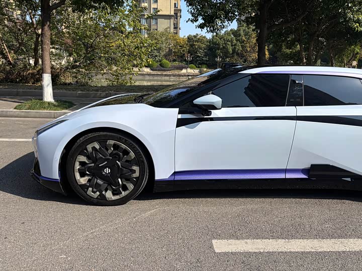 Фото 3 - HiPhi Z