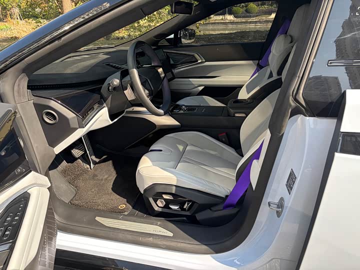 Фото 4 - HiPhi Z