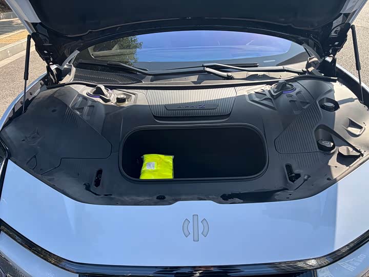 Фото 8 - HiPhi Z