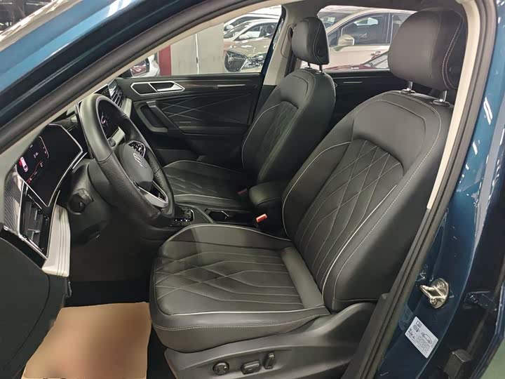 Фото 15 - Volkswagen Tiguan L Pro