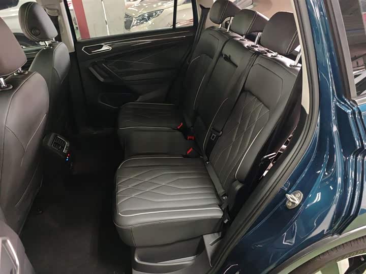 Фото 17 - Volkswagen Tiguan L Pro