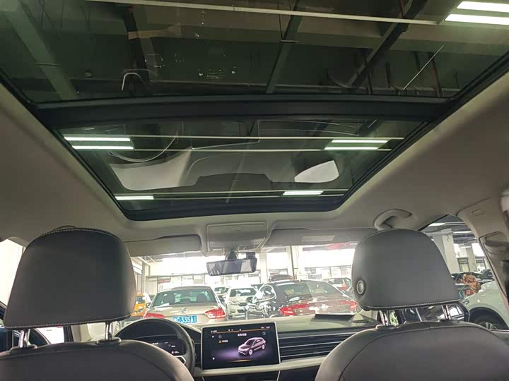 Фото 18 - Volkswagen Tiguan L Pro